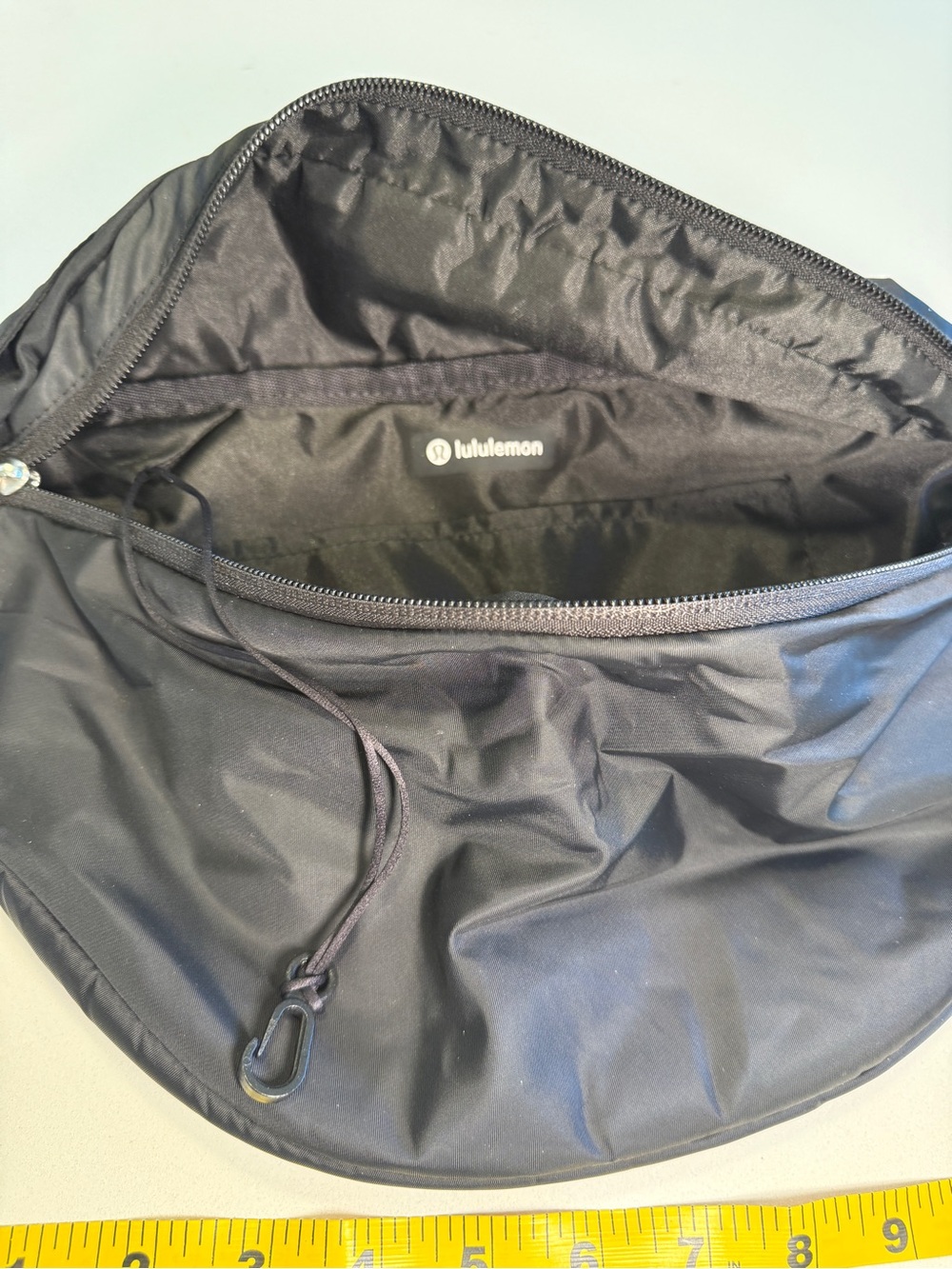 LULULEMON - Classic Belt Bag 3.5L in Black Nylon - Picture 12 of 15